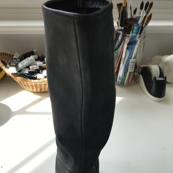 UGG Boots - Picture 3 of 16